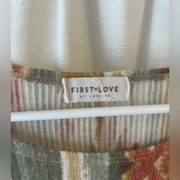 First love Aztec print blouse size M - Picture 2 of 5